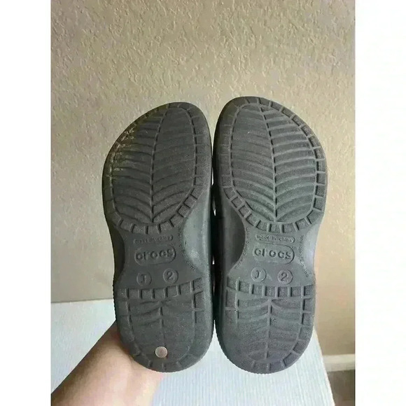 Crocs Kids Unisex Size 2 Classic Black Summer Flip Flop Boys Girls - Picture 6 of 7